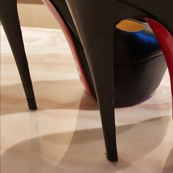 Authentic Christian Louboutin platform pumps! - Picture 3 of 4